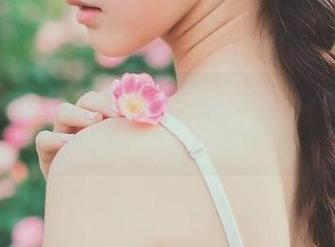 语画界 – 徐莉芝写真合集：油亮风格的原图与图包等你来欣赏.txt