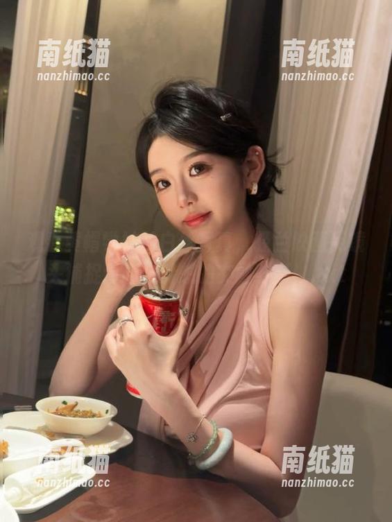 轻兰映画 观看黄帽学妹的白丝写真,轻兰映画用镜头捕捉青春与梦想的交融时刻!.txt