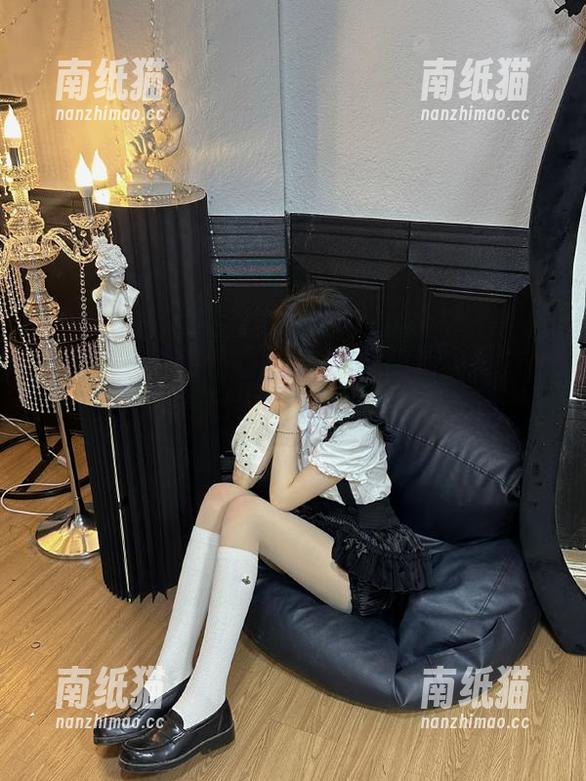 逐月Su 聚焦幸福时刻:逐月Su女儿的朋友写真合集,记录无尽的欢笑与快乐!.txt
