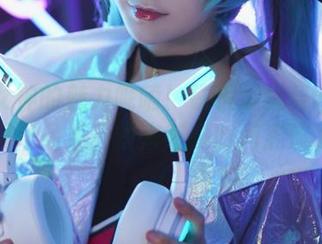 聆听女神的魅力呢喃！铁板烧鬼舞w最新写真作品集，快来感受时尚潮流.txt