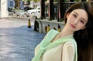 微密圈 – 走进铁锤姐姐灰丝写真合集：每一幅作品都是心灵的低语.txt