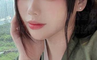 在阿九从不咕咕(九言)的办公室中，高清图片传递职场风情，感受她的独特魅力与风格.txt