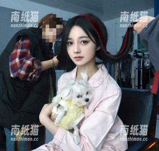 青豆客-小九Vin 青豆客 - 小九Vin的独特私房网袜合集,展现她的时尚魅力与个性.txt