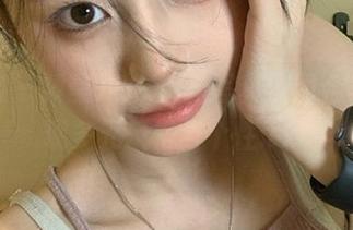 青豆客 – 颖莹儿YY女孩写真原图合集，展现多元风格与个性.txt
