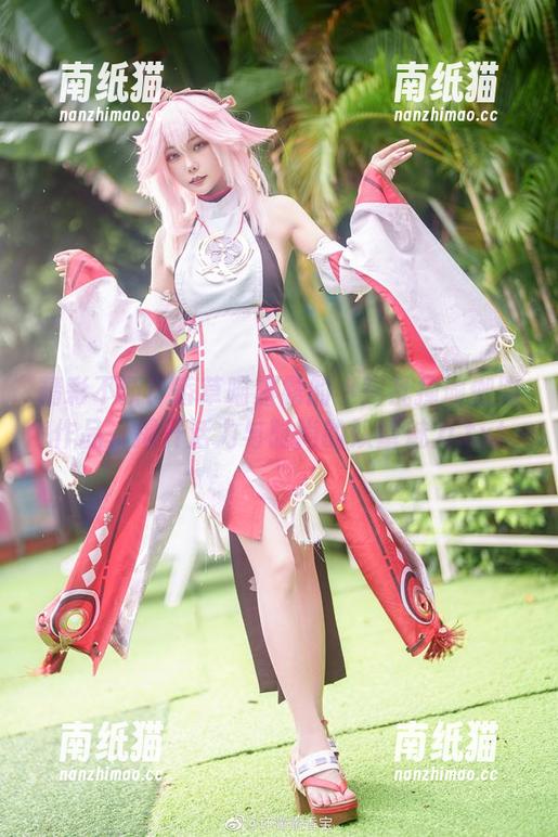 香草喵露露 精彩不断!香草喵露露的小露乱撞瑜伽服作品,揭开活力与时尚的双重魅力.txt