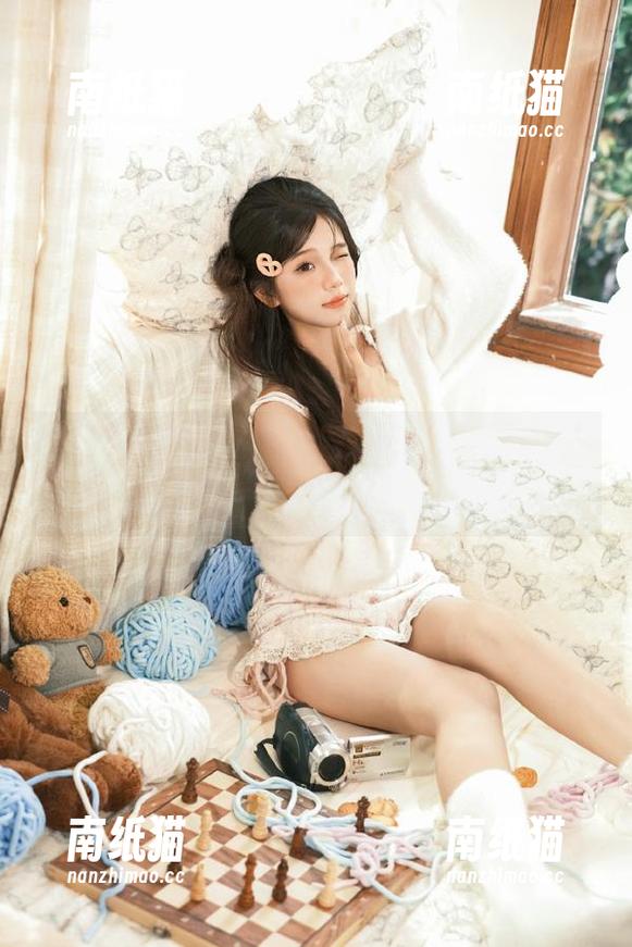 黎允熙baby 微密圈 - 在黎允熙baby抹胸丁字裤的写真作品中,感受性感与优雅并存.txt